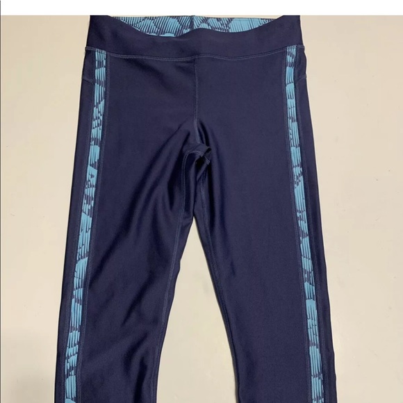 Under Armour Pants - Under Armour Womens Fitted Cropped Compression 🍁